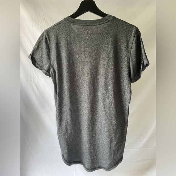 ⭐️see package deal* Hollister curved hem tshirt men’s XS - Picture 2 of 8